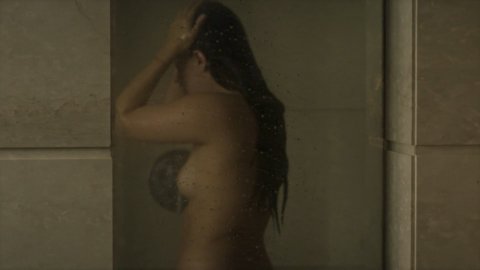 Alicia Jaziz - Sexy Scenes in Ingobernable s02e10 (2018)