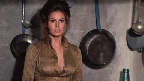 Raquel Welch - Sexy Scenes in Hannie Caulder (1972)