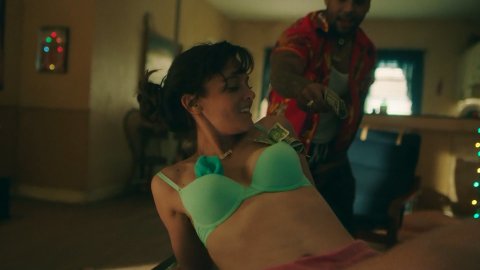 Frankie Shaw, Samara Weaving - Sexy Scenes in SMILF s02e08 (2019)