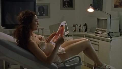 Barbara Wussow - Sexy Scenes in Das Geheimnis des Rosengartens (1999)