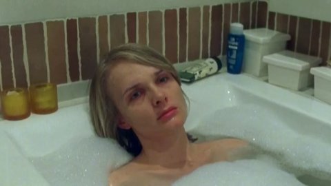 Magdalena Dabrowska - Sexy Scenes in Glina s01e02-04 (2004)