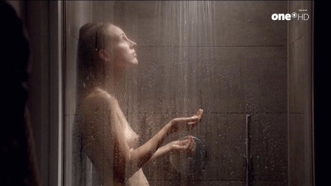 Petra Schmidt-Schaller - Sexy Scenes in Ich war eine glückliche Frau (2017)