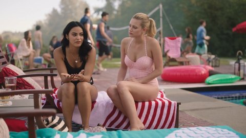 Camila Mendes, Brit Morgan, Madelaine Petsch - Sexy Scenes in Riverdale s03e01 (2018)
